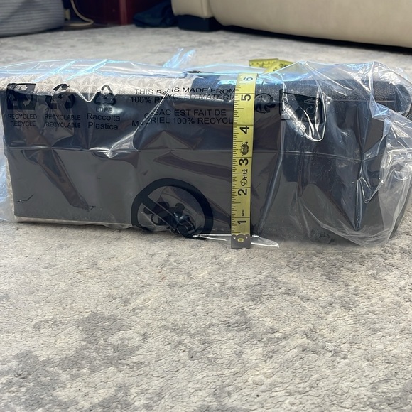 NWT MICHAEL Michael Kors Jet Set Travel Medium Two Tone Logo Tote Bag Black - Picture 12 of 15